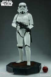 Sideshow Legendary Scale Stormtrooper 01